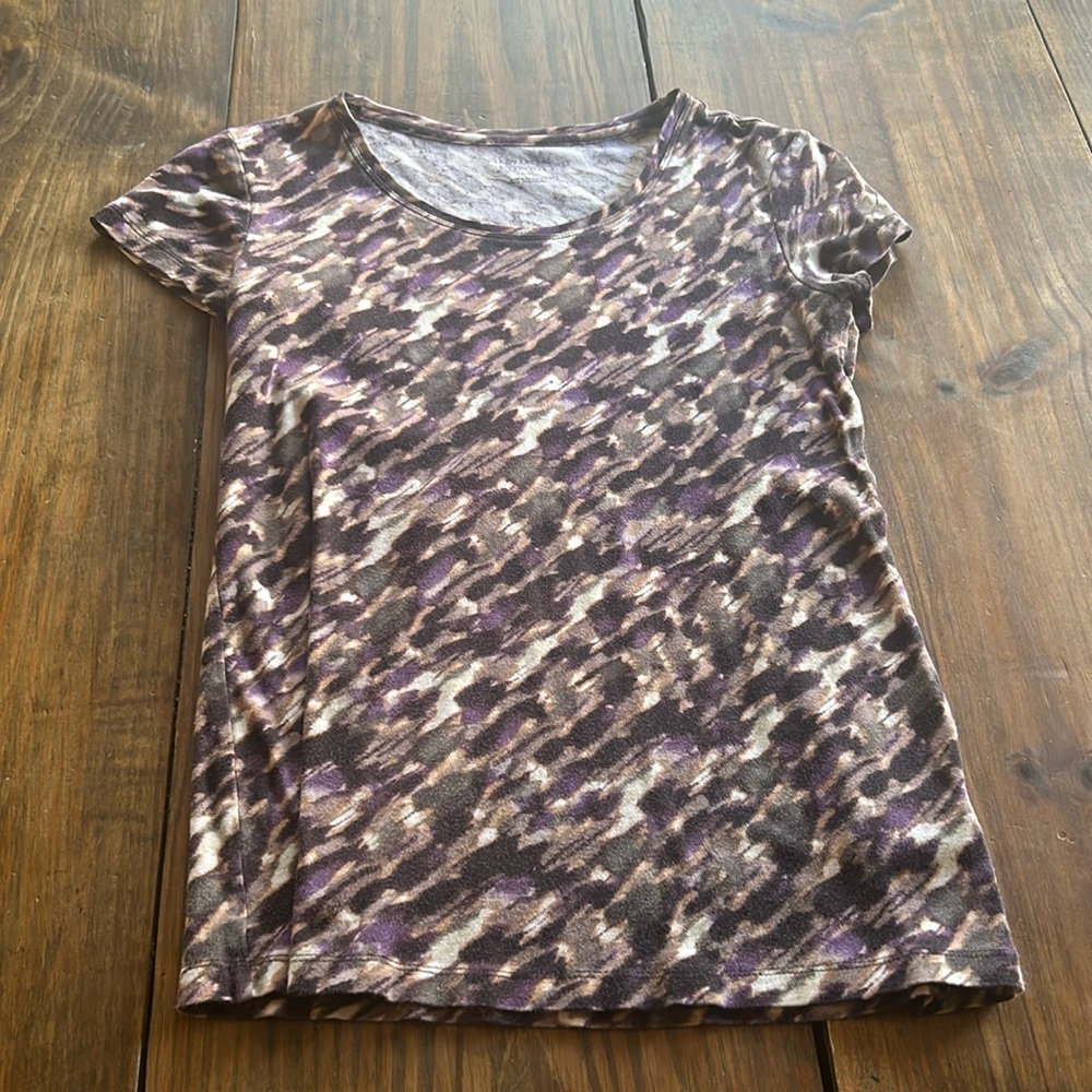 Daisy Fuentes soft blouse capped sleeves size M